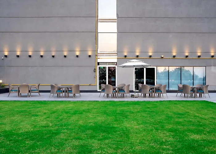 Holiday Inn Lucknow Airport By Ihg